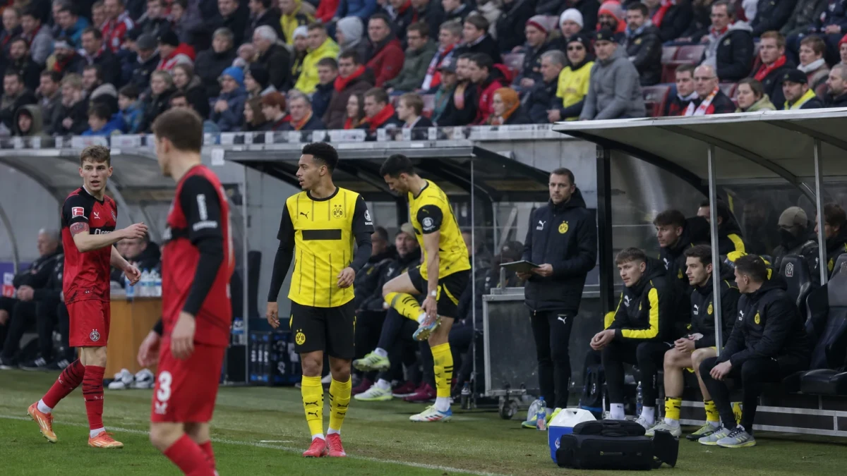 Augsburg må vinne for å beholde førsteplassen i Bundesliga