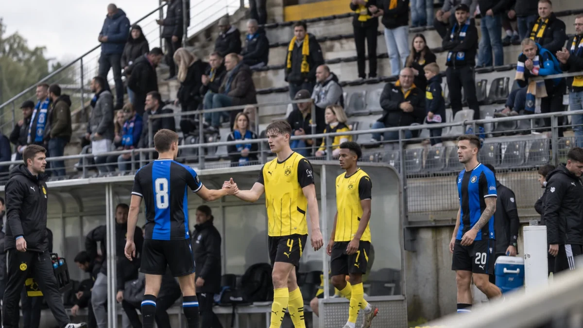 Dortmund holder følge med Freiburg etter 3-0 mot Paderborn