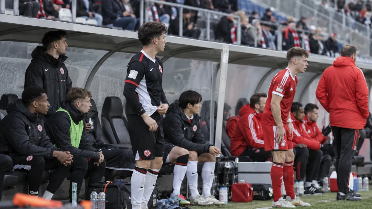 Frankfurt kan ta tabelltoppen fra Bayern i toppkamp