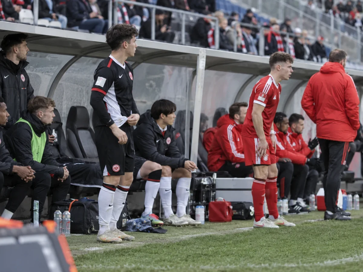 Frankfurt kan ta tabelltoppen fra Bayern i toppkamp