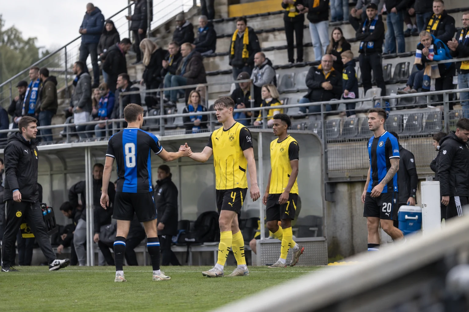 Dortmund holder følge med Freiburg etter 3-0 mot Paderborn